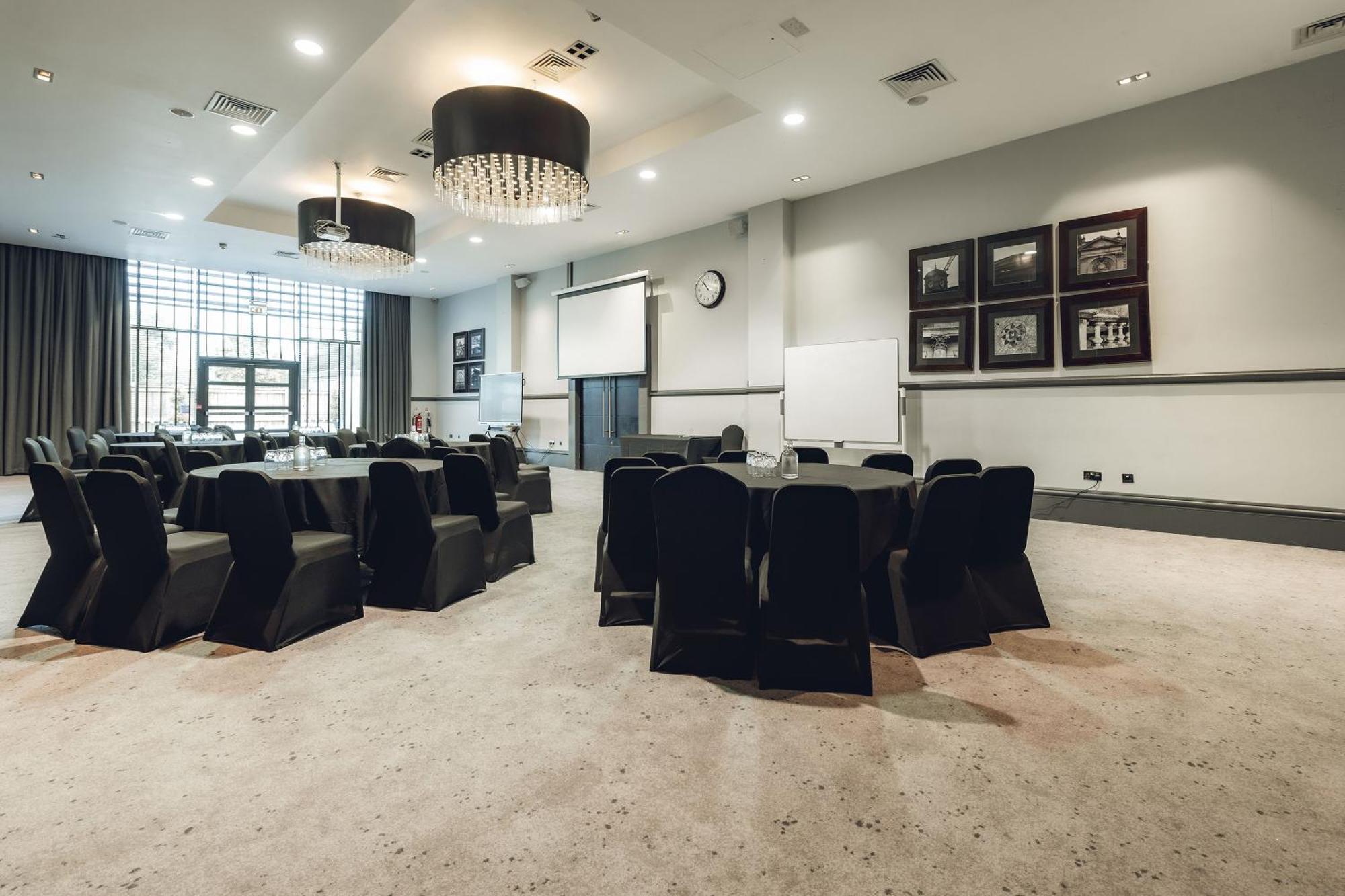 Village Hotel Manchester Ashton מראה חיצוני תמונה