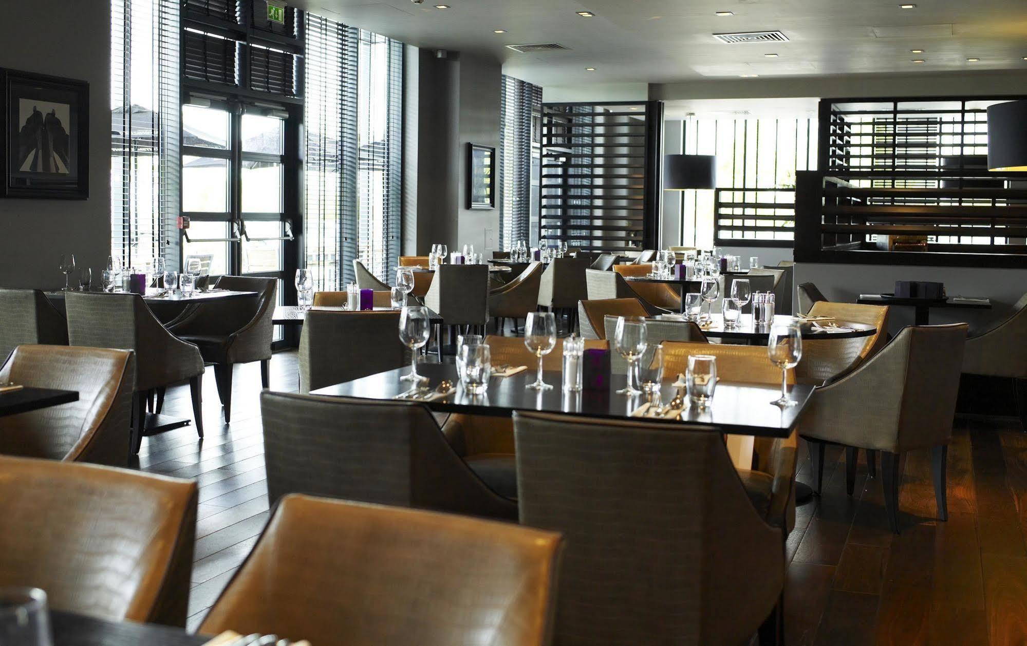 Village Hotel Manchester Ashton מראה חיצוני תמונה
