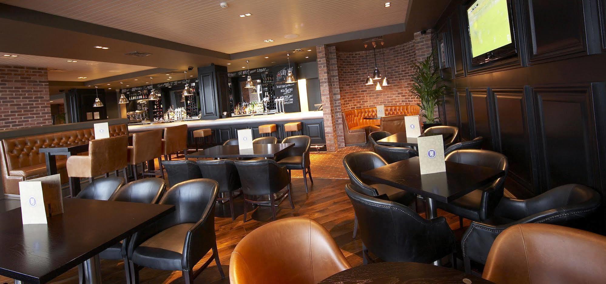 Village Hotel Manchester Ashton מראה חיצוני תמונה
